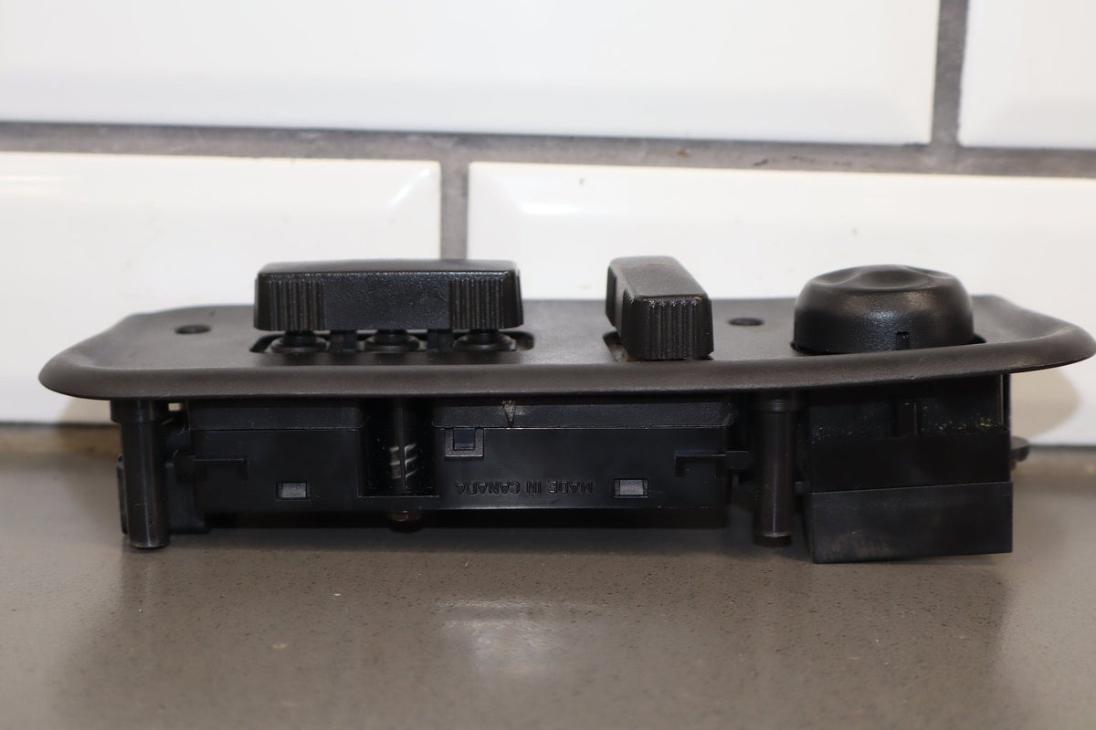 2003-2007 Hummer H2- Passenger Right Power Seat Adjuster Switch W/ Bezel