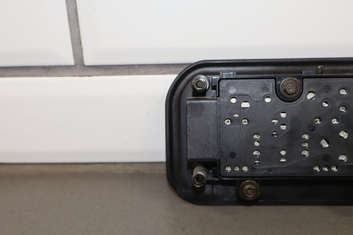 2003-2007 Hummer H2- Passenger Right Power Seat Adjuster Switch W/ Bezel
