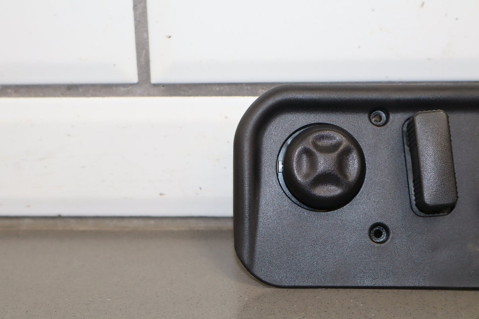 2003-2007 Hummer H2- Passenger Right Power Seat Adjuster Switch W/ Bezel