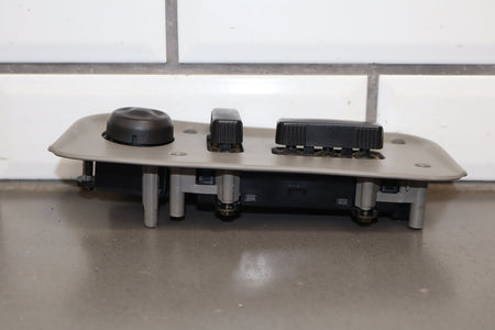 2003-2007 Hummer H2- Passenger Right Power Seat Adjuster Switch W/ Bezel