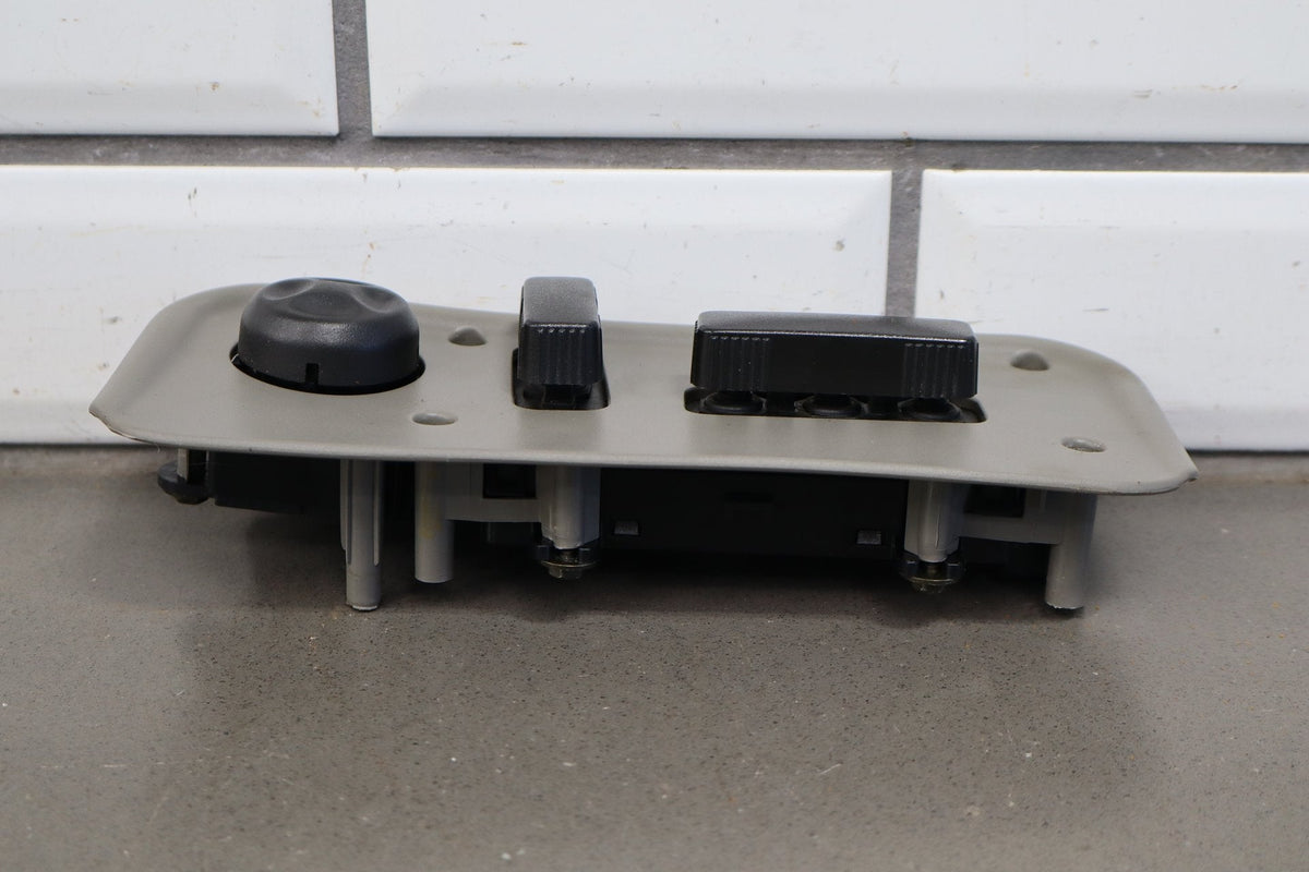 2003-2007 Hummer H2 - Passenger Right Power Seat Adjuster Switch W/ Bezel