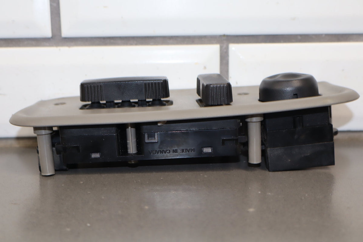 2003-2007 Hummer H2- Passenger Right Power Seat Adjuster Switch W/ Bezel