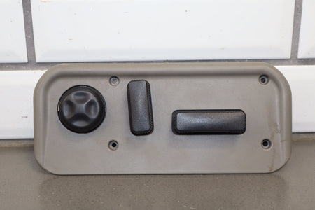 2003-2007 Hummer H2- Passenger Right Power Seat Adjuster Switch W/ Bezel