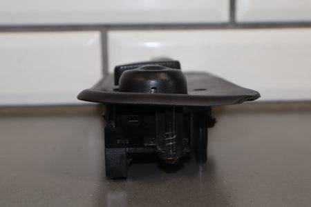2003-2007 Hummer H2- Passenger Right Power Seat Adjuster Switch W/ Bezel