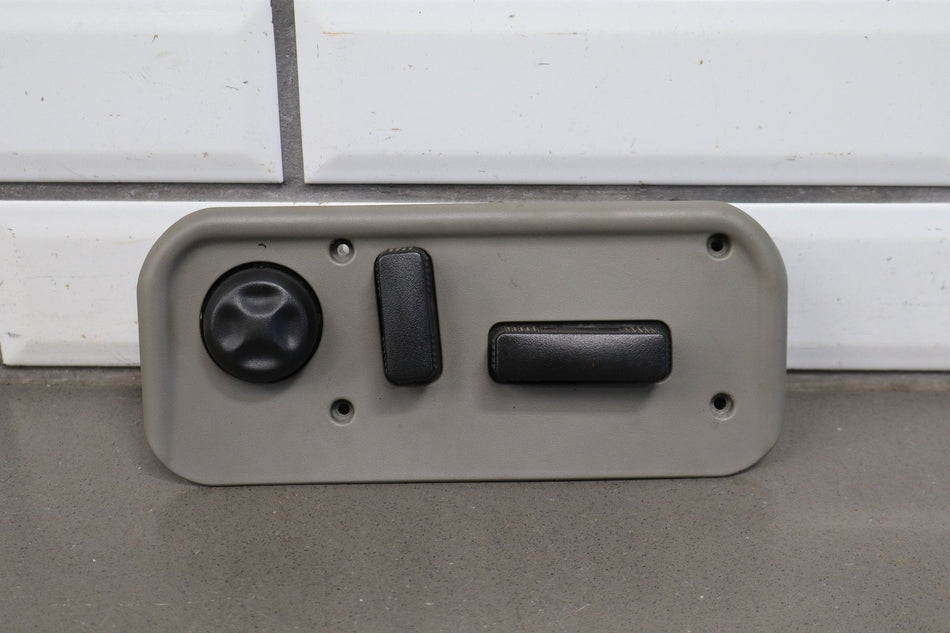 2003-2007 Hummer H2 - Passenger Right Power Seat Adjuster Switch W/ Bezel