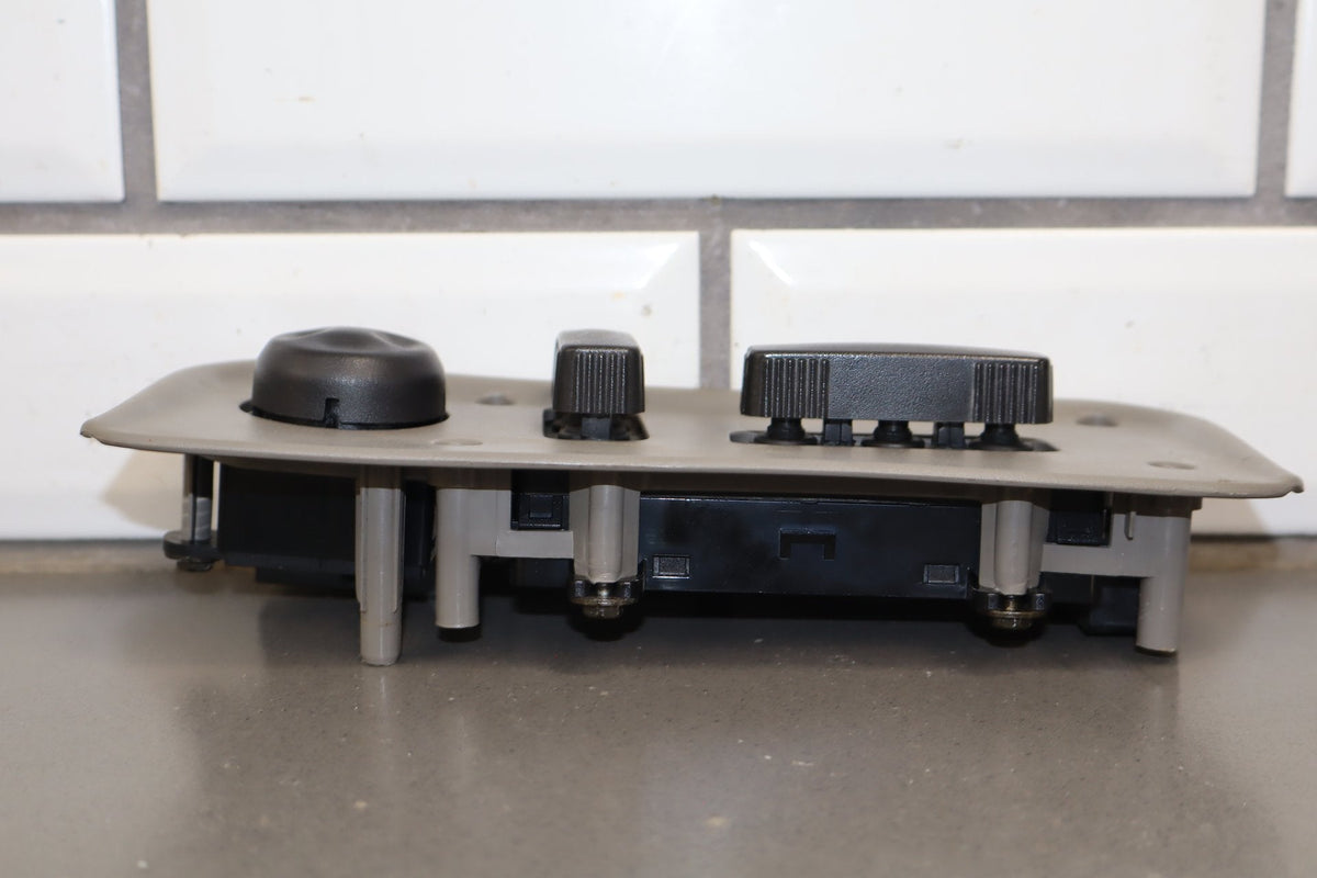 2003-2007 Hummer H2- Passenger Right Power Seat Adjuster Switch W/ Bezel