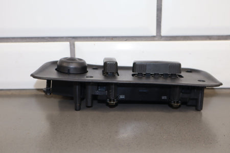 2003-2007 Hummer H2- Passenger Right Power Seat Adjuster Switch W/ Bezel
