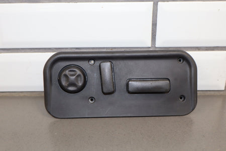 2003-2007 Hummer H2- Passenger Right Power Seat Adjuster Switch W/ Bezel