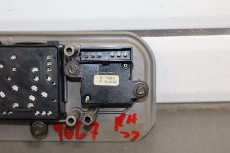 2003-2007 Hummer H2- Passenger Right Power Seat Adjuster Switch W/ Bezel