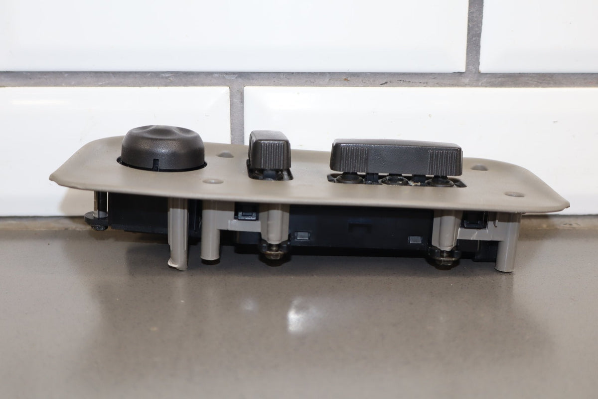 2003-2007 Hummer H2- Passenger Right Power Seat Adjuster Switch W/ Bezel