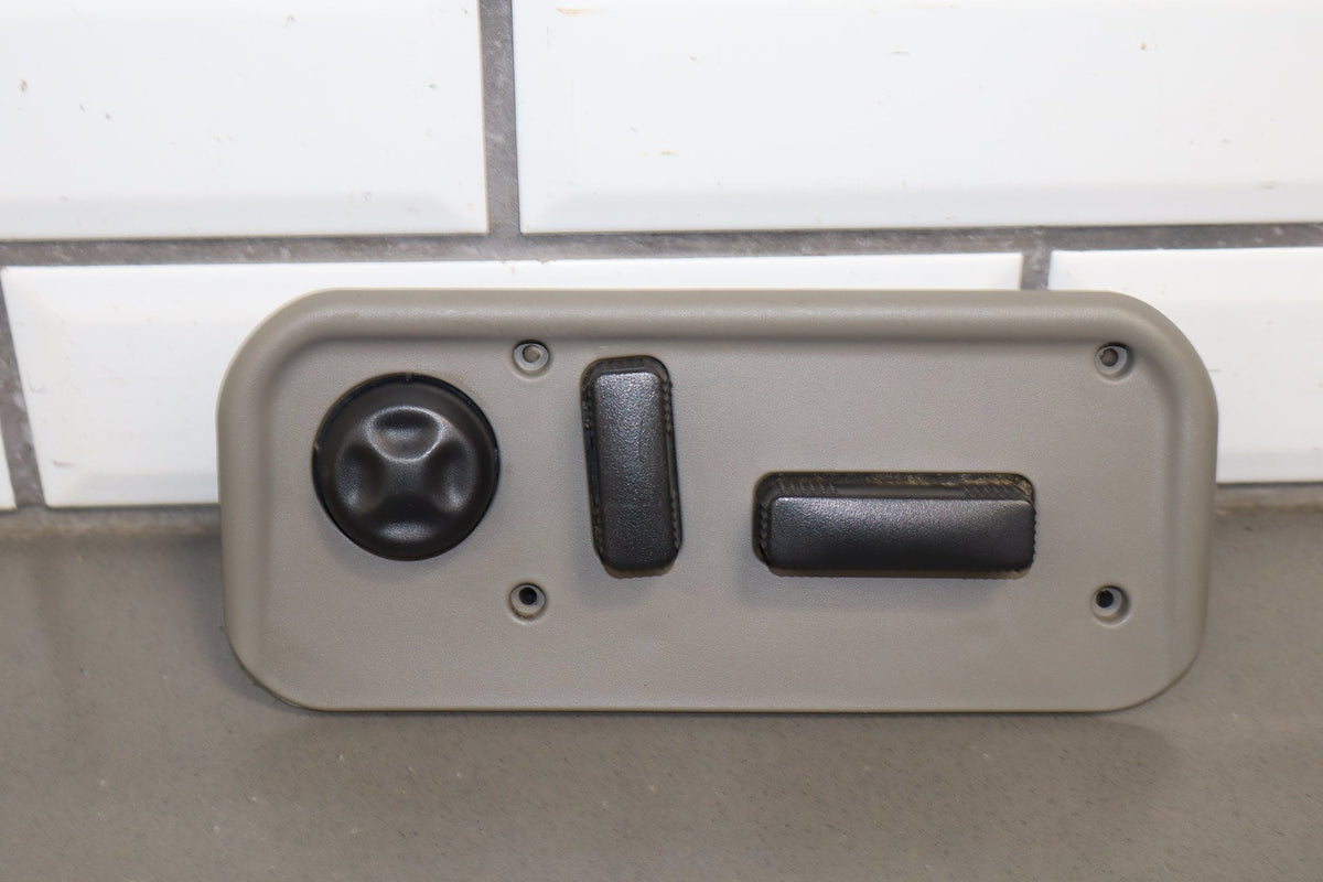 2003-2007 Hummer H2- Passenger Right Power Seat Adjuster Switch W/ Bezel