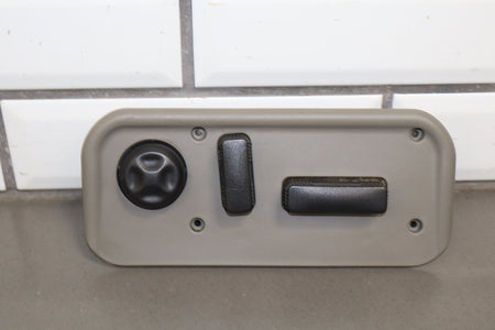 2003-2007 Hummer H2- Passenger Right Power Seat Adjuster Switch W/ Bezel