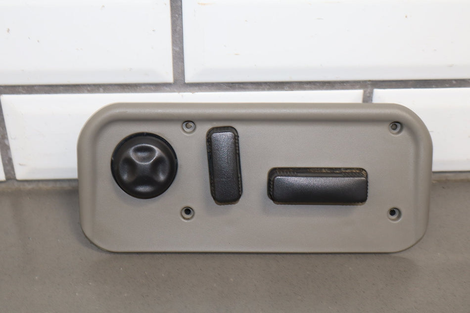 2003-2007 Hummer H2- Passenger Right Power Seat Adjuster Switch W/ Bezel