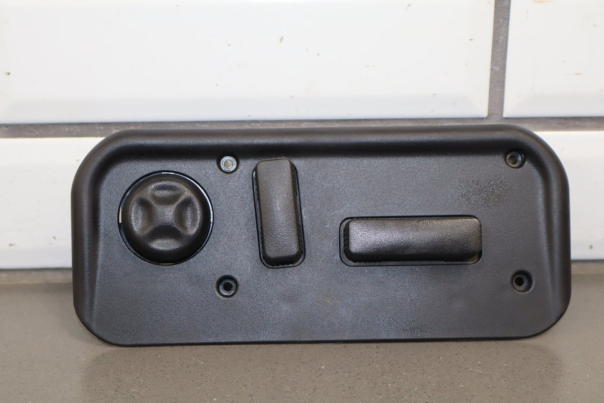 2003-2007 Hummer H2- Passenger Right Power Seat Adjuster Switch W/ Bezel