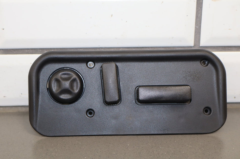 2003-2007 Hummer H2- Passenger Right Power Seat Adjuster Switch W/ Bezel