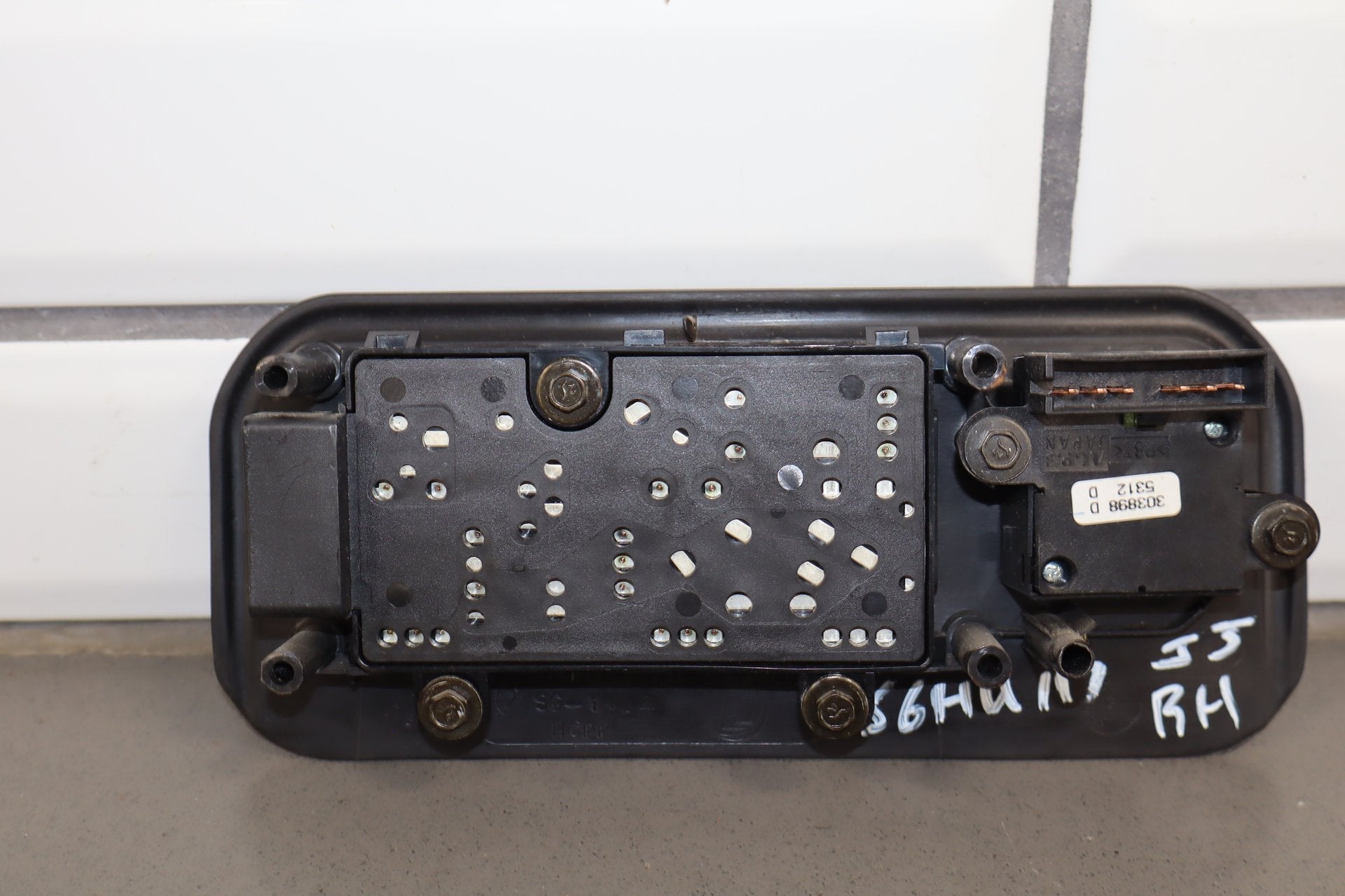 2003-2007 Hummer H2- Passenger Right Power Seat Adjuster Switch W/ Bezel
