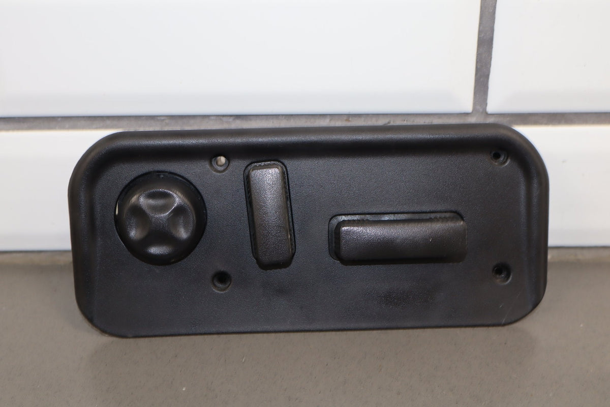 2003-2007 Hummer H2- Passenger Right Power Seat Adjuster Switch W/ Bezel