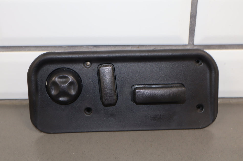 2003-2007 Hummer H2- Passenger Right Power Seat Adjuster Switch W/ Bezel