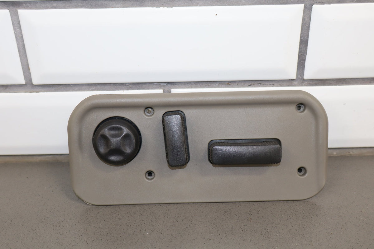 2003-2007 Hummer H2- Passenger Right Power Seat Adjuster Switch W/ Bezel