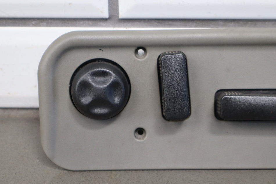 2003-2007 Hummer H2 - Passenger Right Power Seat Adjuster Switch W/ Bezel