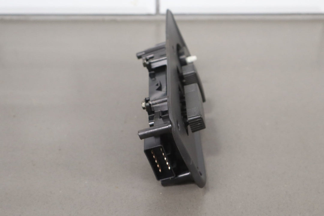 2003 - 2007 Hummer H2 Passenger Right RH Front Seat Switch