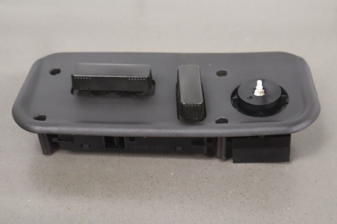 2003 - 2007 Hummer H2 Passenger Right RH Front Seat Switch