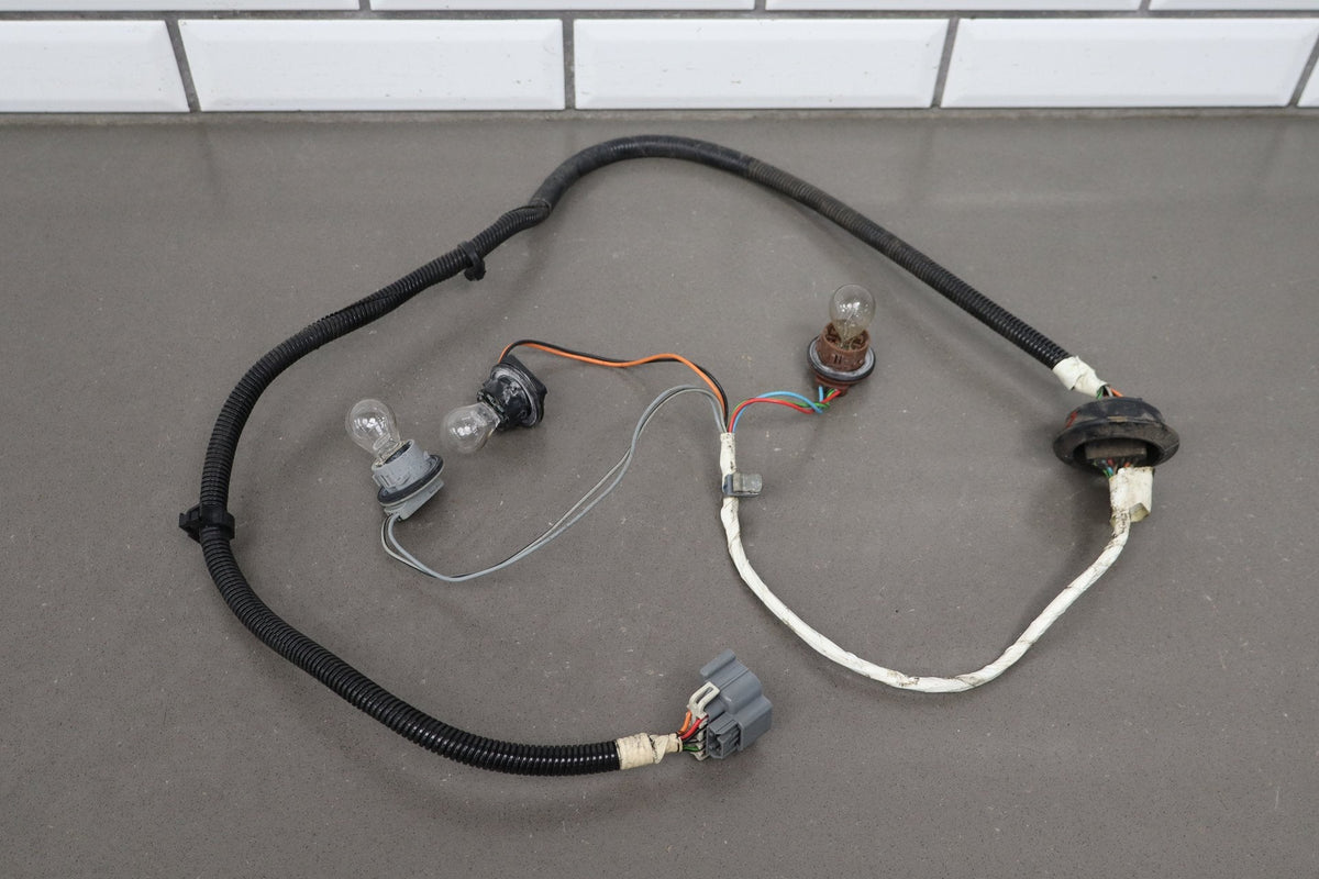 2003-2007 Hummer H2 - RH Passenger Taillight Wiring Harness 12335953