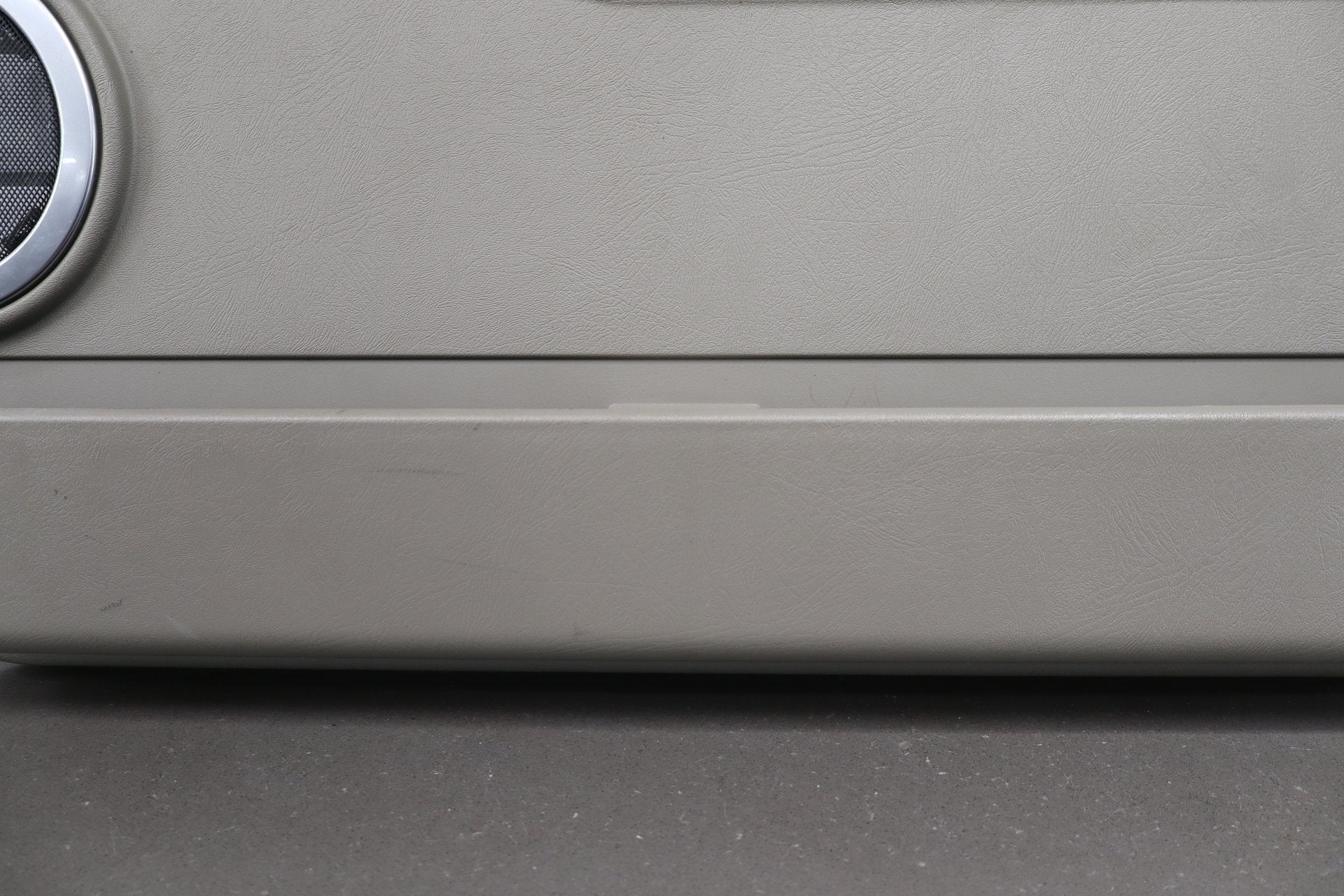 2003-2007 Hummer H2 - Right Front Door Trim Panel 15846874