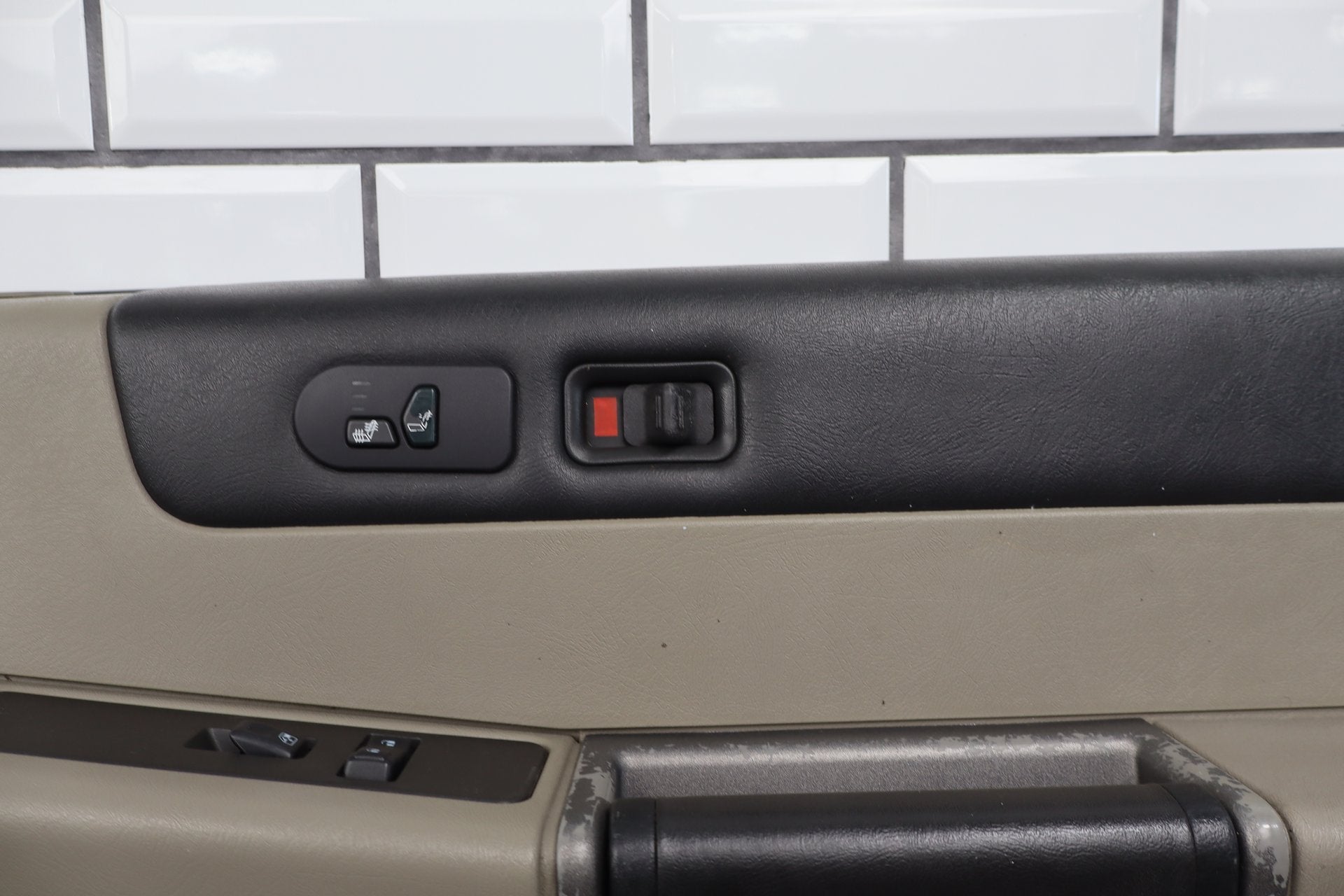 2003-2007 Hummer H2 - Right Front Door Trim Panel 15846874