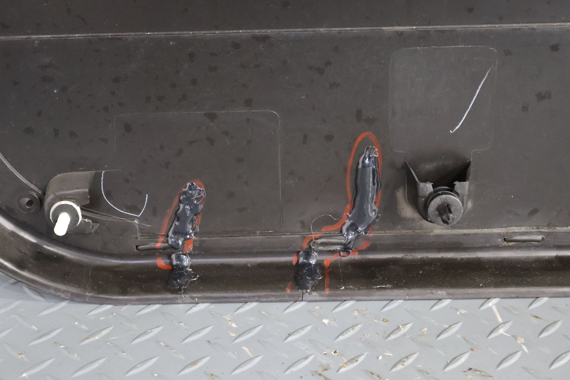 2003-2007 Hummer H2- Right Front Door Trim Panel Black 48 15846874