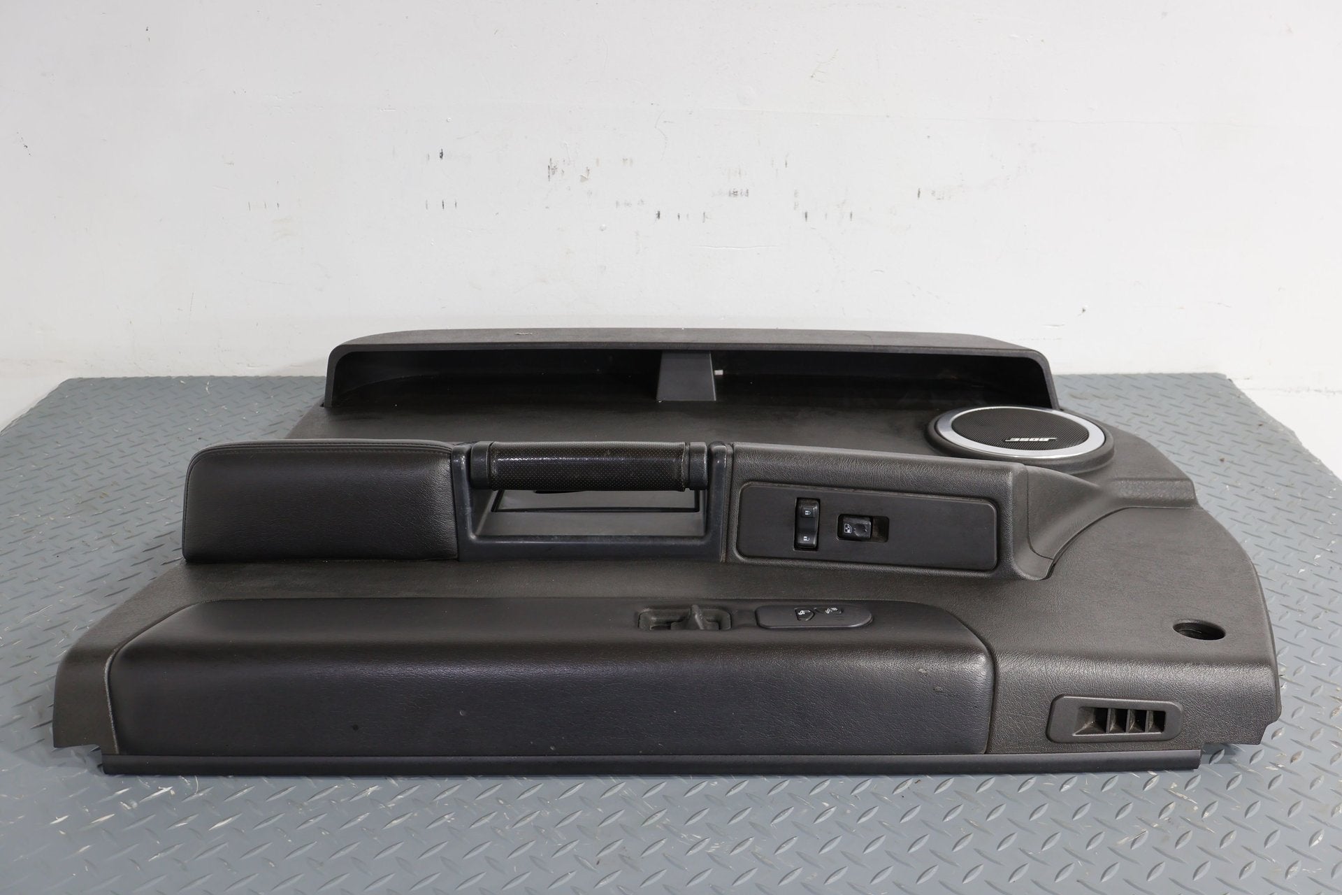 2003-2007 Hummer H2- Right Front Door Trim Panel Black 48 15846874