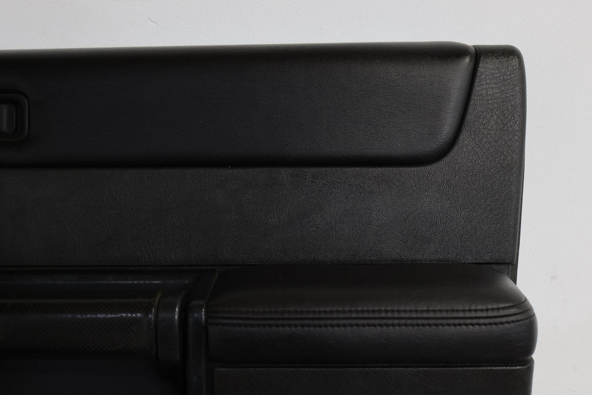 2003-2007 Hummer H2- Right Front Door Trim Panel Black 48 15846874