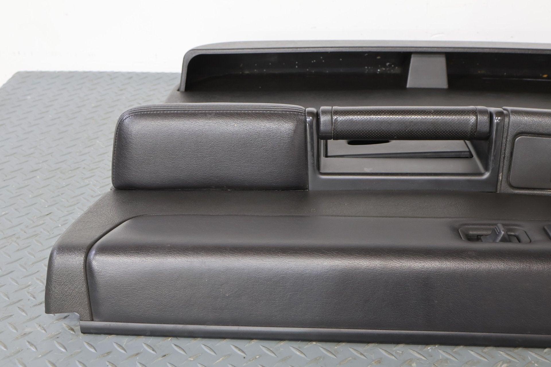 2003-2007 Hummer H2- Right Front Door Trim Panel Black 482 15846874