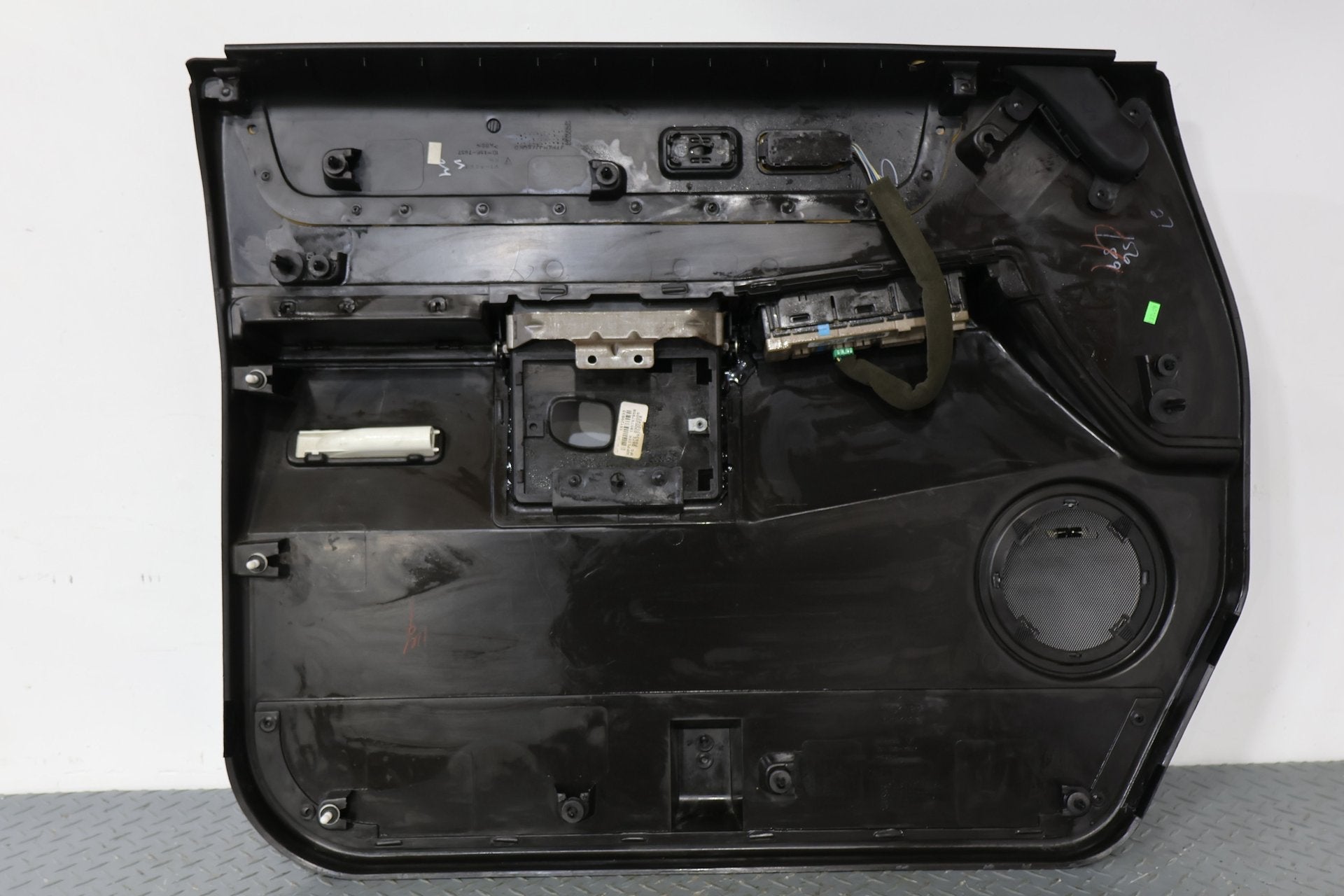 2003-2007 Hummer H2- Right Front Door Trim Panel Black 482 15846874
