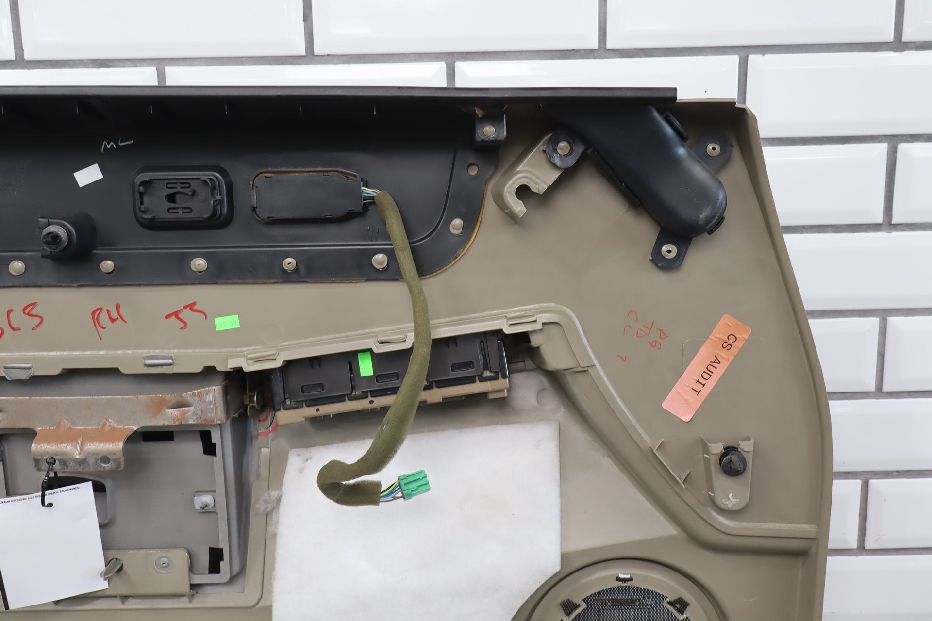 2003-2007 Hummer H2- Right Front Door Trim Panel Wheat 50 15846874