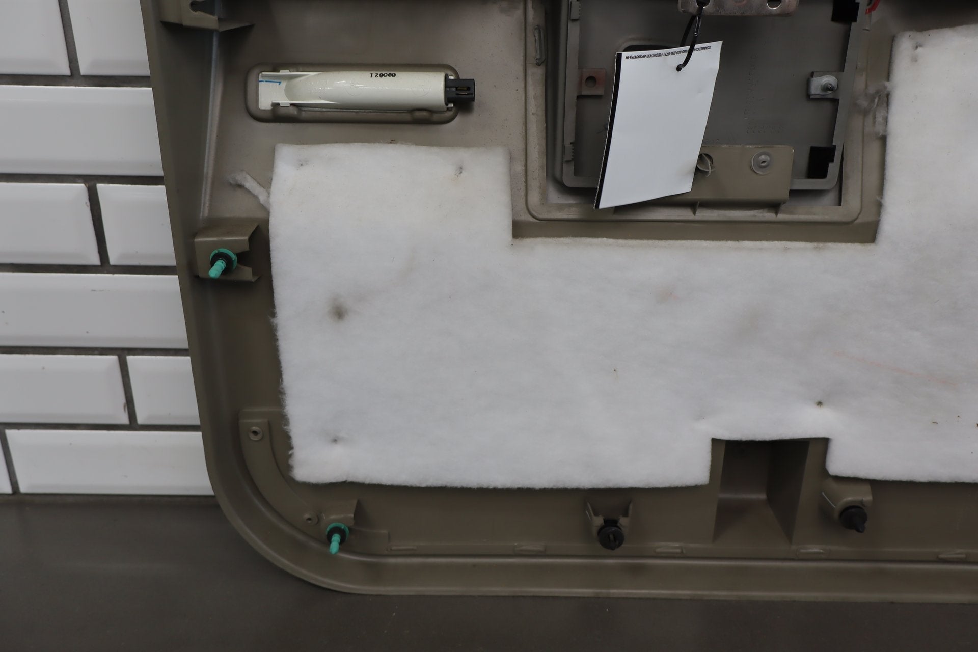 2003-2007 Hummer H2- Right Front Door Trim Panel Wheat 50 15846874