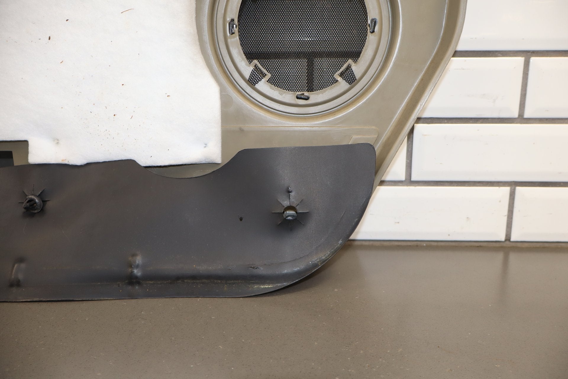 2003-2007 Hummer H2- Right Front Door Trim Panel Wheat 502 15846874
