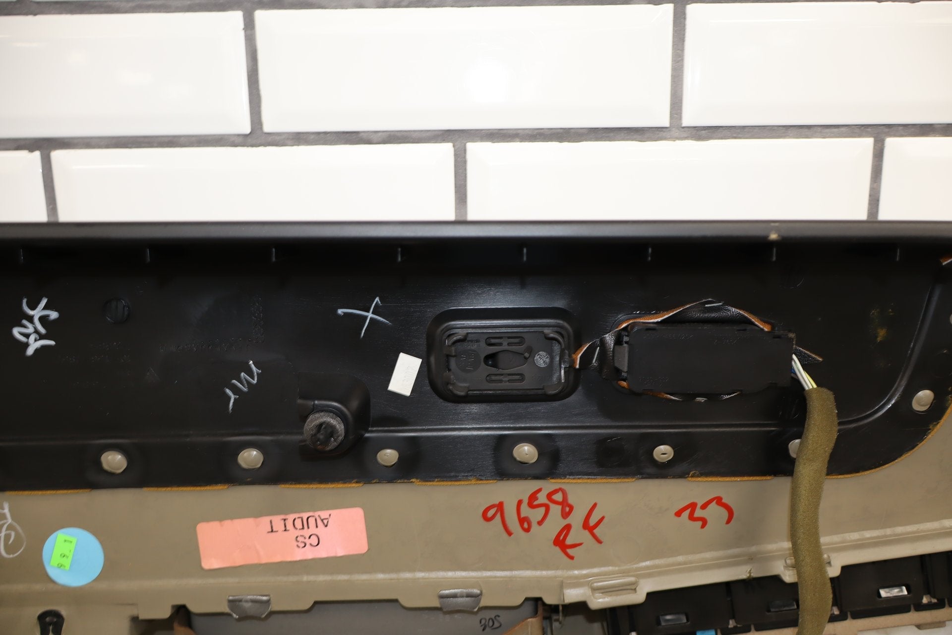 2003-2007 Hummer H2- Right Front Door Trim Panel Wheat 502 15846874