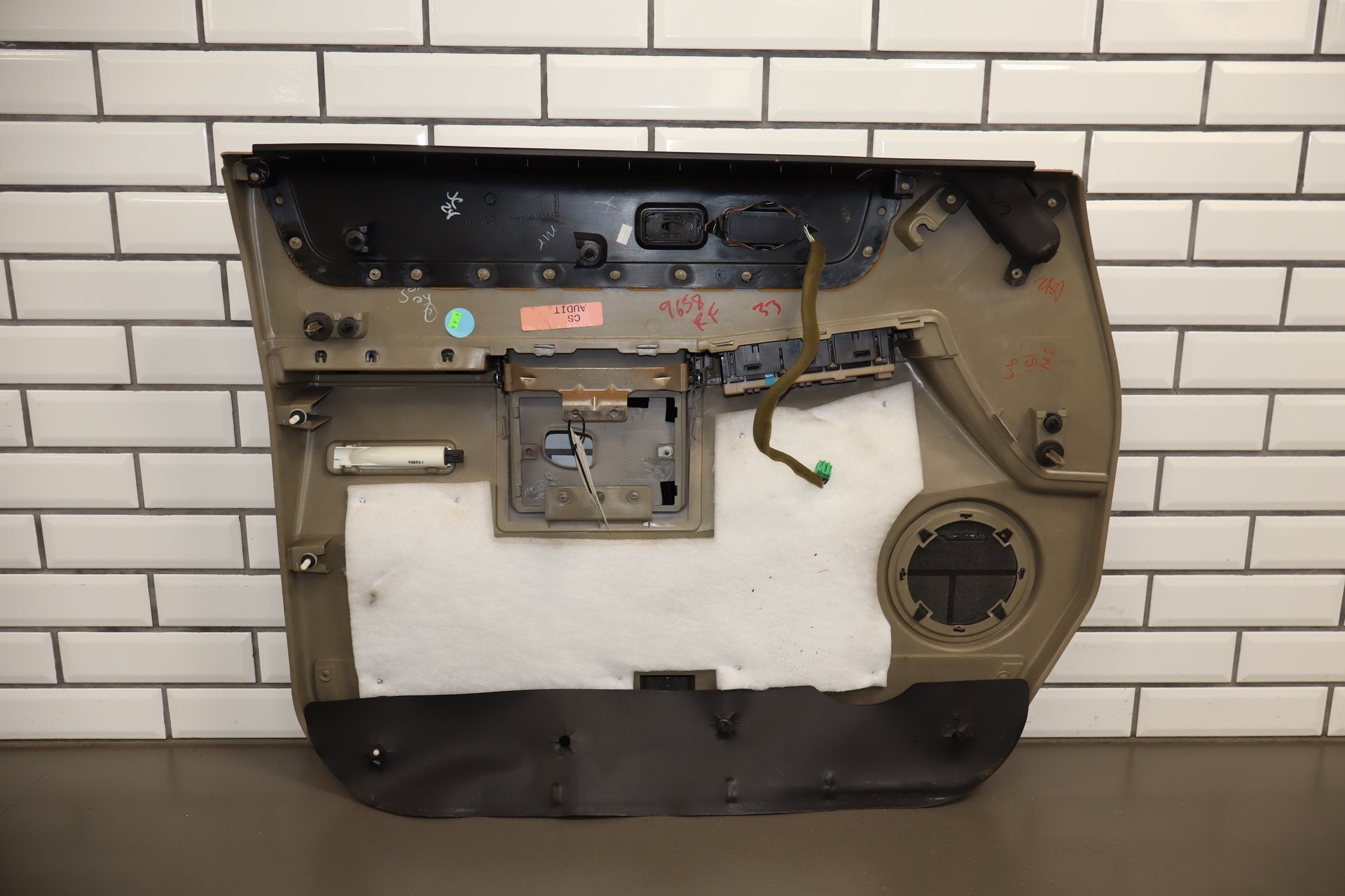 2003-2007 Hummer H2- Right Front Door Trim Panel Wheat 502 15846874