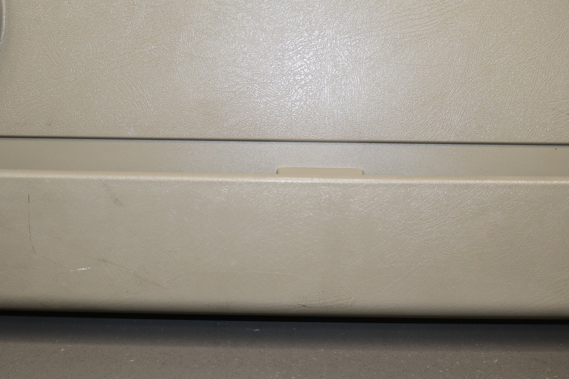 2003-2007 Hummer H2- Right Front Door Trim Panel Wheat 502 15846874