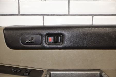 2003-2007 Hummer H2- Right Front Door Trim Panel Wheat 502 15846874
