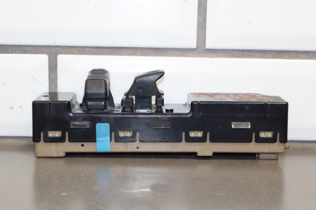 2003-2007 Hummer H2 Right Front Window Switch 15846874 OEM