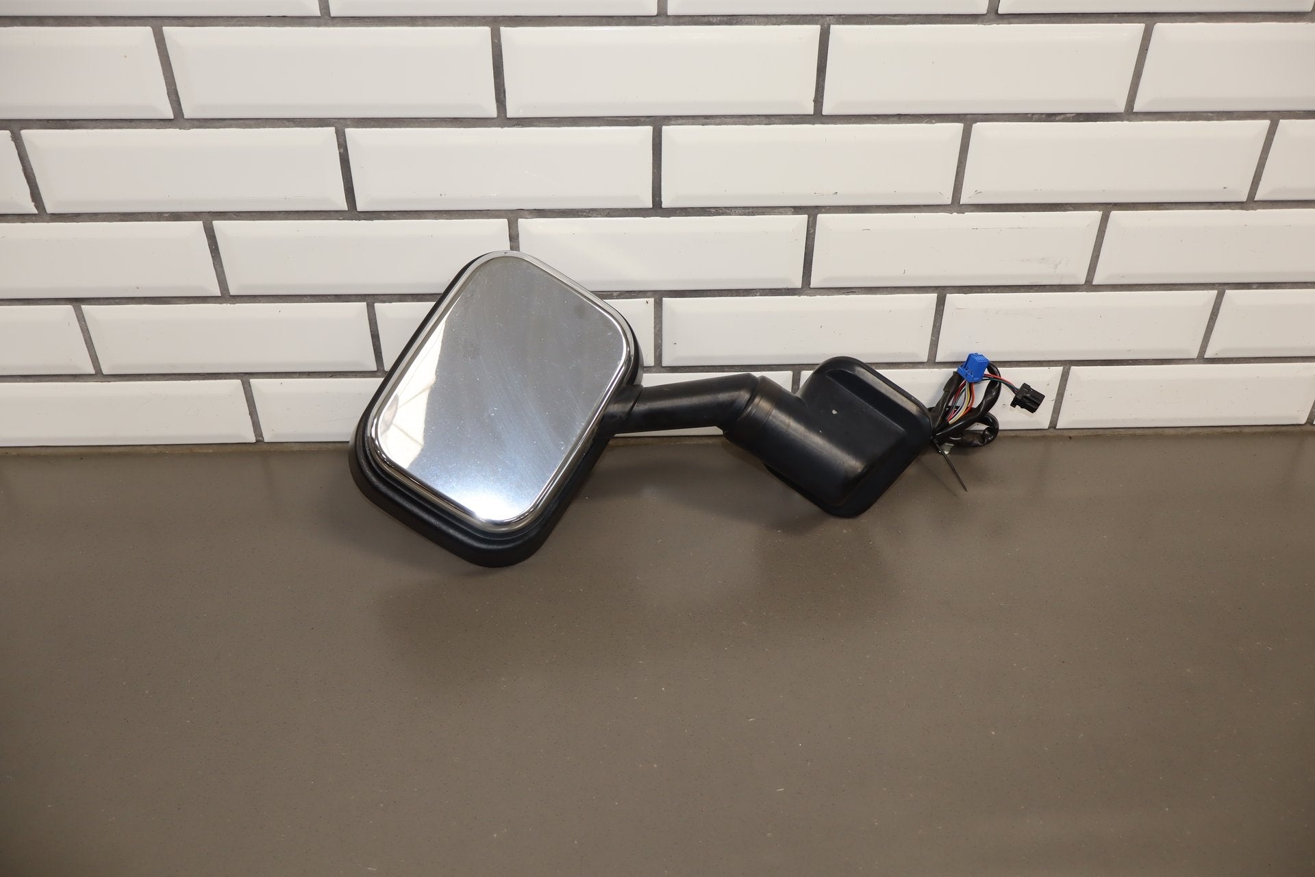 2003-2007 Hummer H2 Right Passenger Power Door Mirror- Chrome Trim