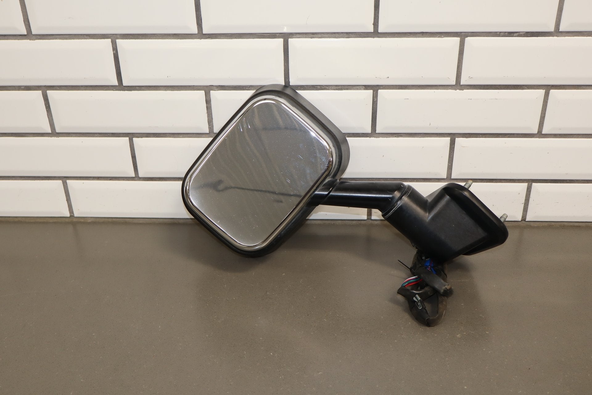 2003-2007 Hummer H2 Right Passenger Power Door Mirror- Chrome Trim