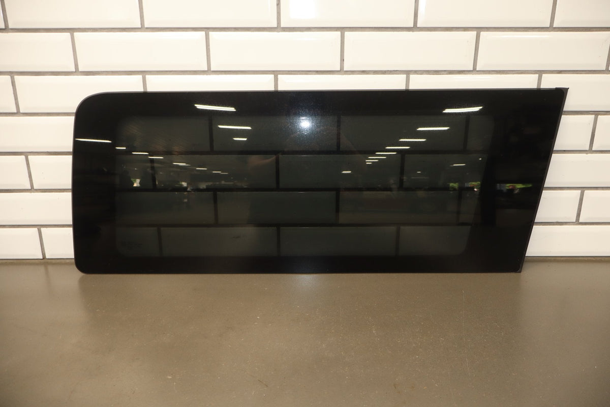 2003-2007 Hummer H2 Right Quarter Window 15101579