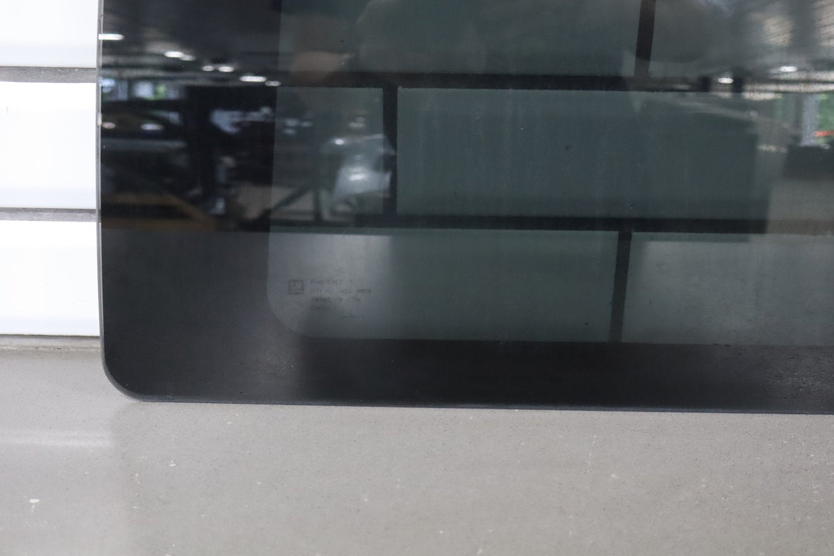 2003-2007 Hummer H2 Right Quarter Window 15101579