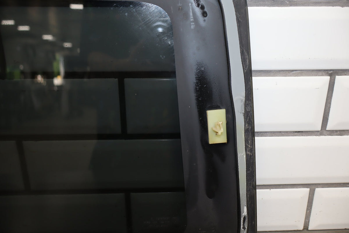2003-2007 Hummer H2 Right Quarter Window 15101579