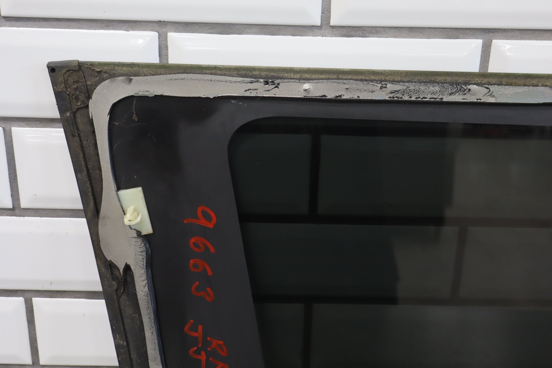 2003-2007 Hummer H2 Right Quarter Window 15101579