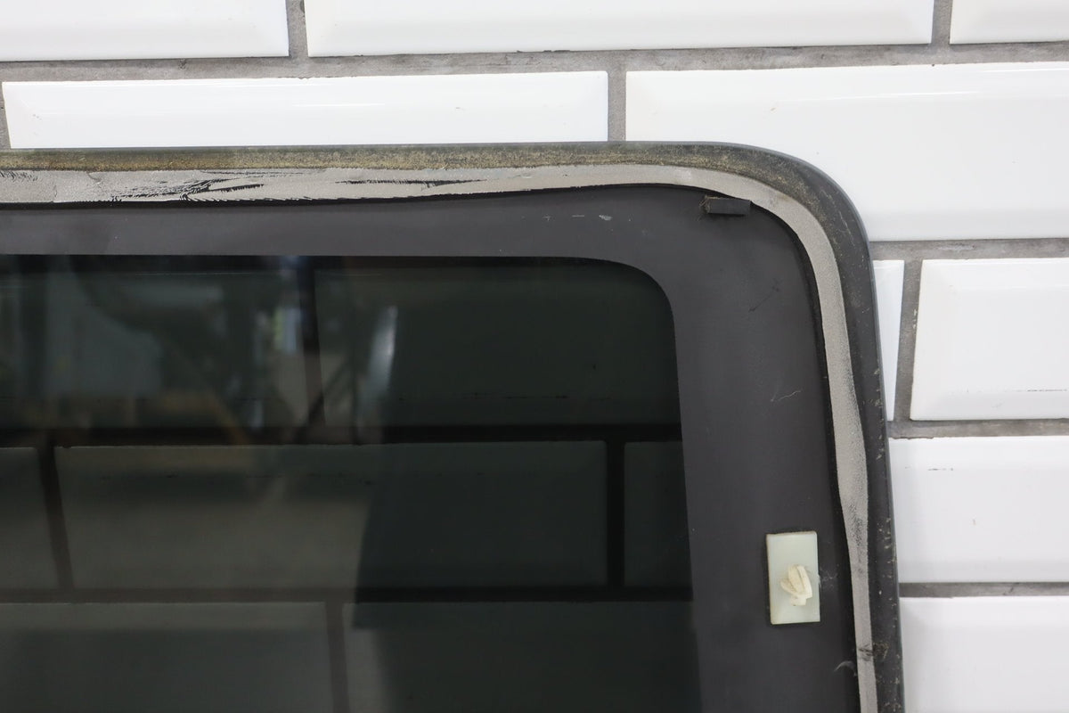 2003-2007 Hummer H2 Right Quarter Window 15101579