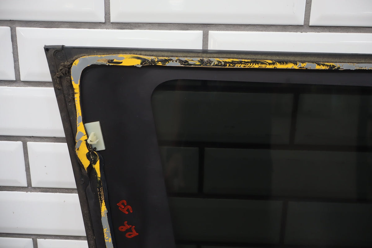 2003-2007 Hummer H2 Right Quarter Window 15101579